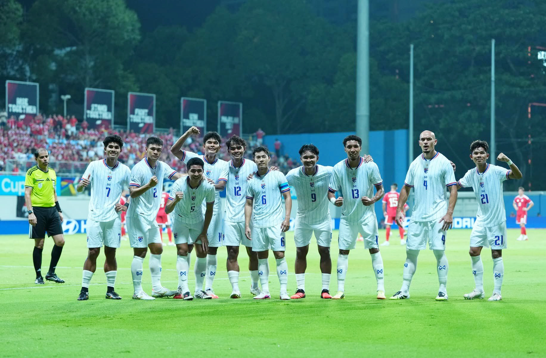 Thắng dễ Singapore, Thái Lan đặt một chân vào chung kết ASEAN Cup 2026

